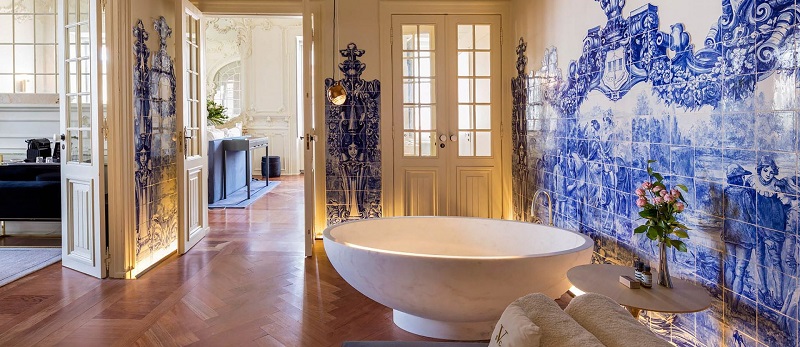 7 Bathtub Essentials for the Adults