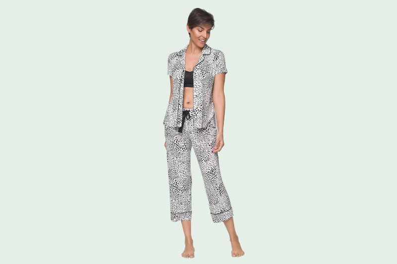 Right Nightwear Material to Get Irresistible & Sound Sleep