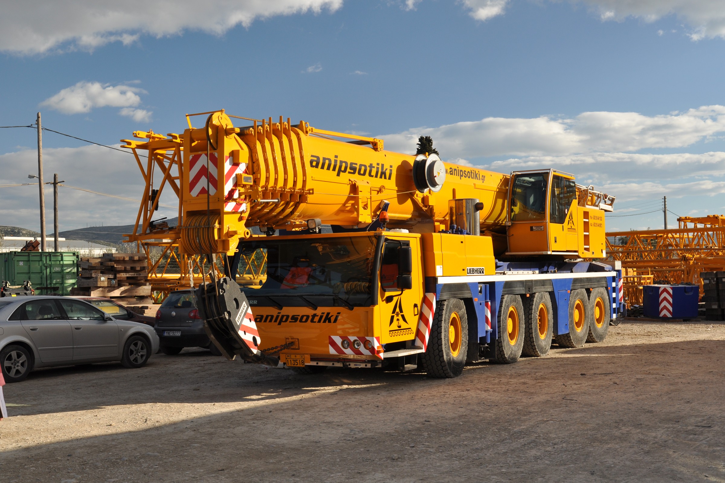 Off-Road Warriors: How Lorry Cranes Conquer Challenging Terrain